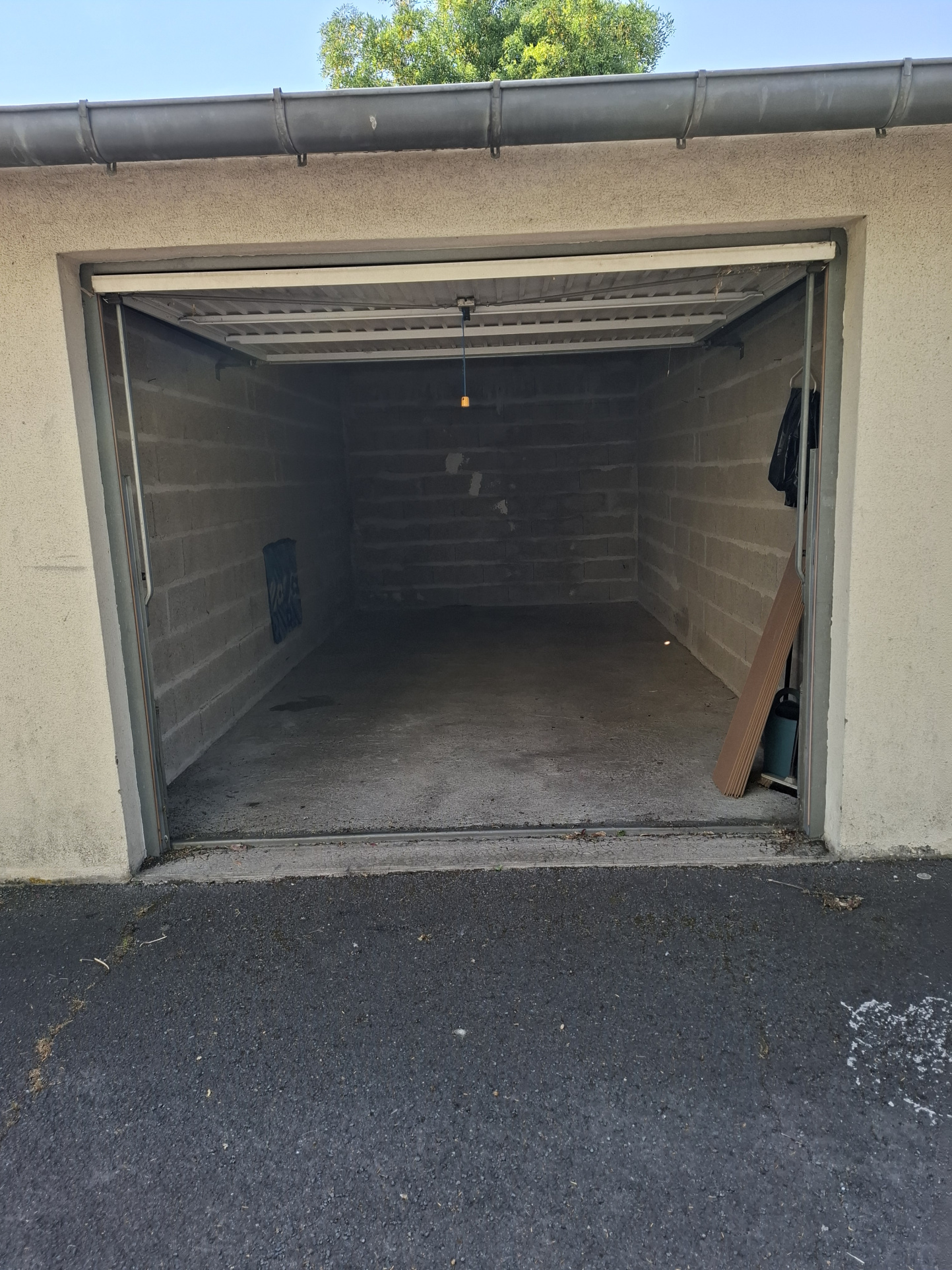 GARAGE fermé St Léonard