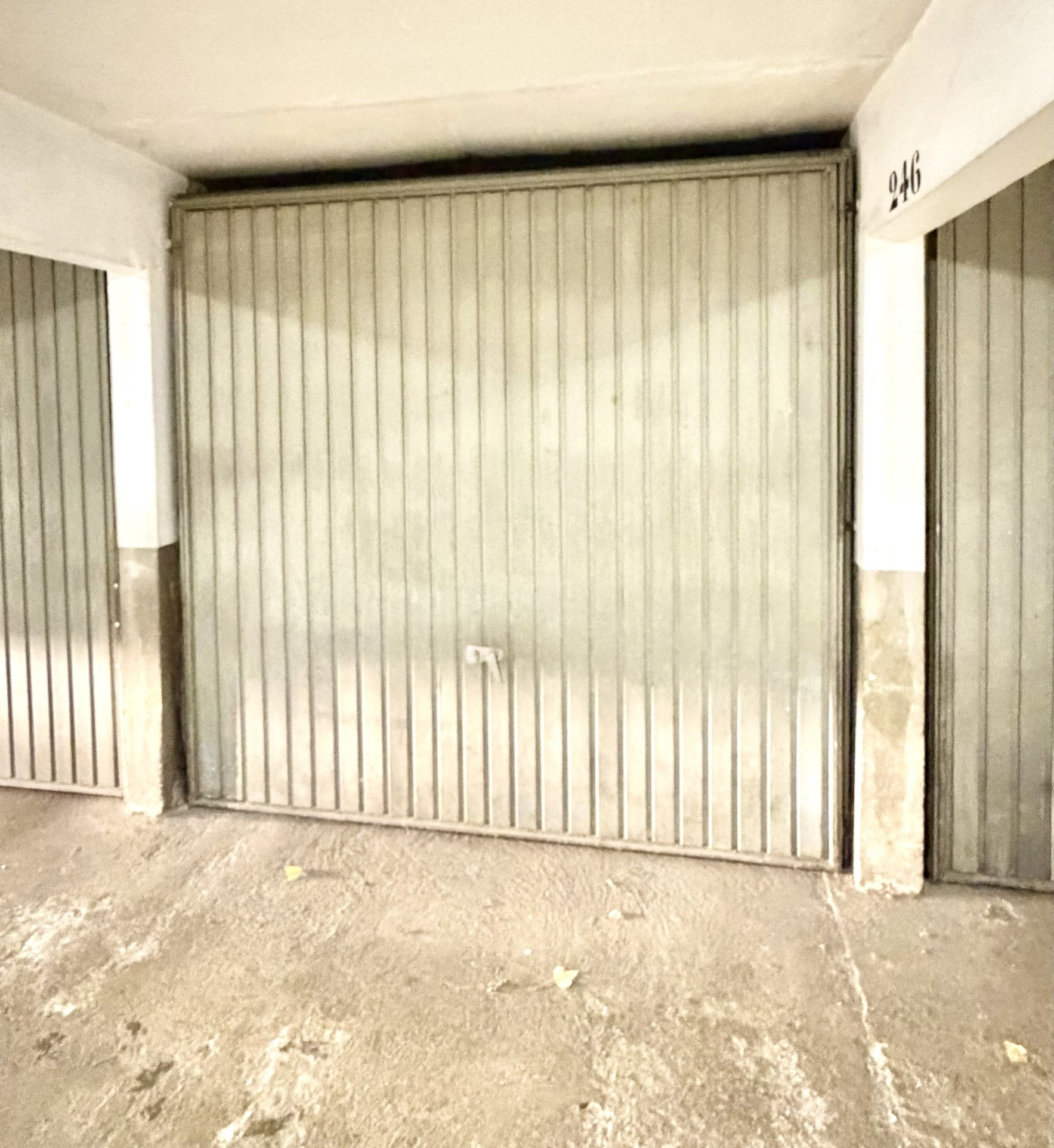 A VENDRE GARAGE BOX FERMÉ SUR ANGERS - LA ROSERAIE